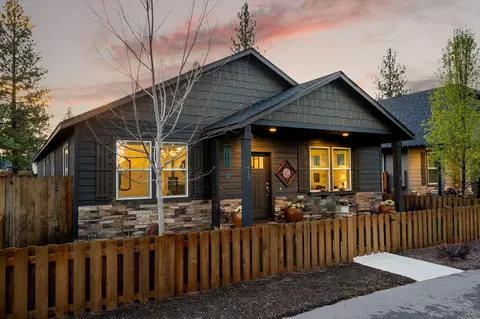 619 N Meadow Ln, Sisters, OR 97759