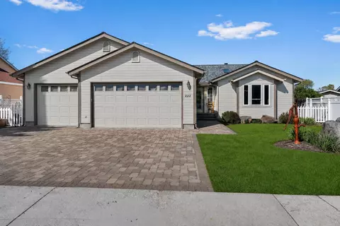 222 SW Meadow Lakes Dr, Prineville, OR 97754