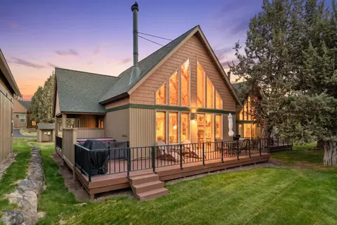 8928 Cliff Swallow Dr, Redmond, OR 97756