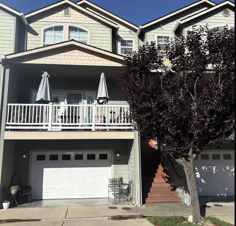 1827 SW Hungry Hill Dr, Grants Pass, OR 97527