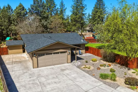 61605 Summer Shade Dr, Bend, OR 97702