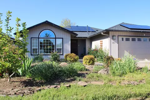3011 Edgewood Dr, Medford, OR 97504