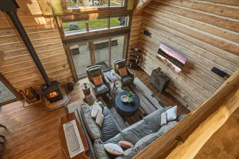 Living - 66488 Sisemore Rd, Bend, OR 97703 photo 6 of 6
