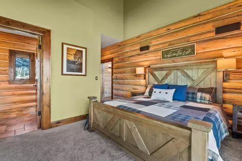 Bedroom - 66488 Sisemore Rd, Bend, OR 97703 photo 4 of 12