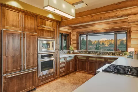Kitchen - 66488 Sisemore Rd, Bend, OR 97703 photo 3 of 8