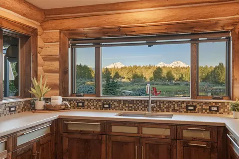 Kitchen - 66488 Sisemore Rd, Bend, OR 97703 photo 6 of 8