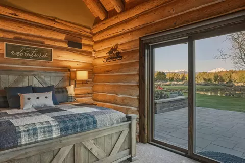 Bedroom - 66488 Sisemore Rd, Bend, OR 97703 photo 3 of 12