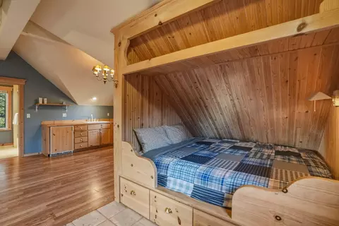 Bedroom - 66488 Sisemore Rd, Bend, OR 97703 photo 12 of 12