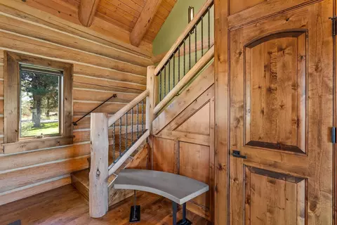 Entry Way - 66488 Sisemore Rd, Bend, OR 97703 photo 2 of 3