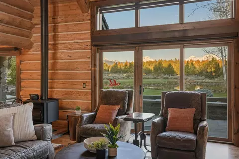 Living - 66488 Sisemore Rd, Bend, OR 97703 photo 3 of 6