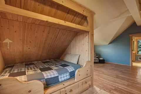 Bedroom - 66488 Sisemore Rd, Bend, OR 97703 photo 11 of 12