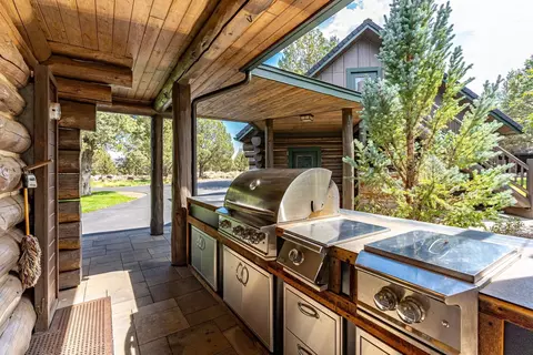 Kitchen - 66488 Sisemore Rd, Bend, OR 97703 photo 8 of 8
