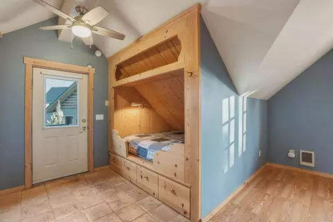 Bedroom - 66488 Sisemore Rd, Bend, OR 97703 photo 10 of 12