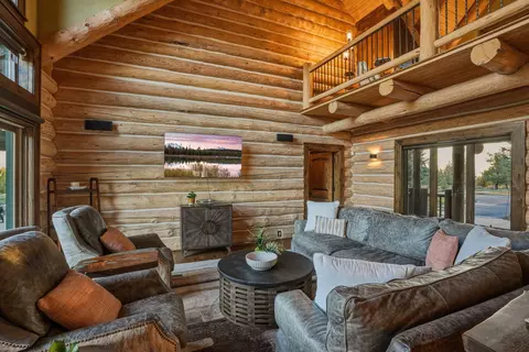 Living - 66488 Sisemore Rd, Bend, OR 97703 photo 2 of 6