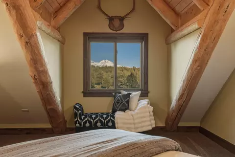 Bedroom - 66488 Sisemore Rd, Bend, OR 97703 photo 6 of 12