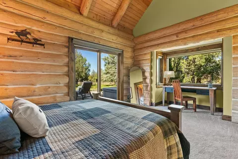 Bedroom - 66488 Sisemore Rd, Bend, OR 97703 photo 1 of 12