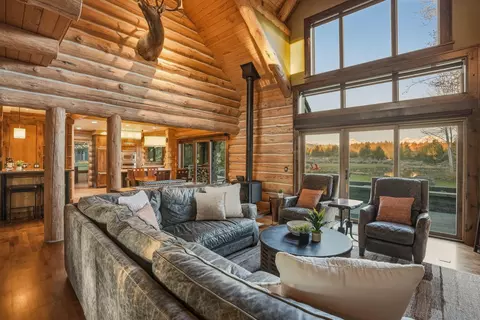 Living - 66488 Sisemore Rd, Bend, OR 97703 photo 5 of 6