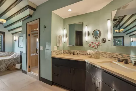Bath - 66488 Sisemore Rd, Bend, OR 97703 photo 8 of 10