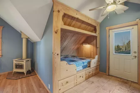 Bedroom - 66488 Sisemore Rd, Bend, OR 97703 photo 9 of 12