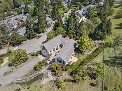 4406 San Juan Dr, Medford, OR 97504