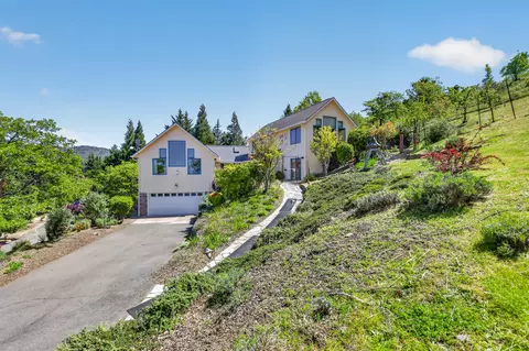 4406 San Juan Dr, Medford, OR 97504