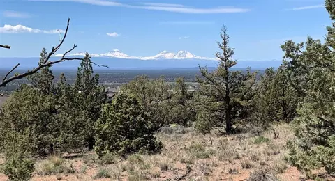 sw hat rock loop #HOME 177, Powell Butte, OR 97753