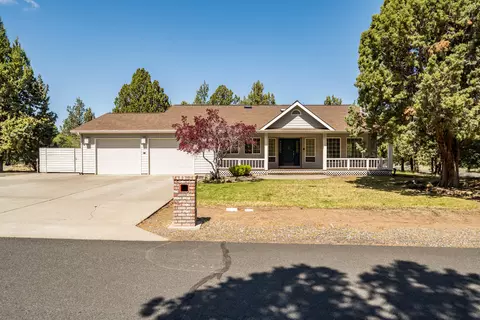 892 NW Chelsea Loop, Bend, OR 97703 photo 2