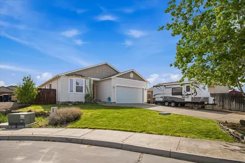 3020 NW 9th Ct, Redmond, OR 97756