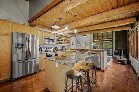57089 Wild Lily Ln #16, Sunriver, OR 97707