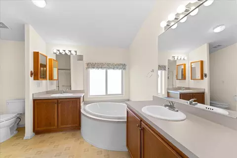 Bath - 206 Eagle View Dr, Eagle Point, OR 97524 photo 2 of 4