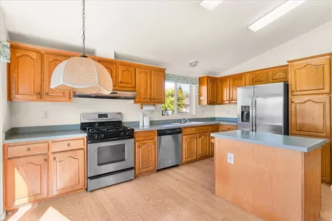 Kitchen - 206 Eagle View Dr, Eagle Point, OR 97524 photo 3 of 3