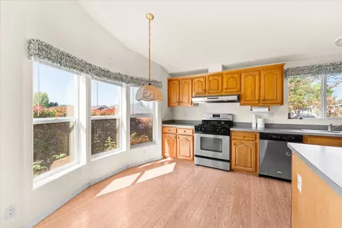Kitchen - 206 Eagle View Dr, Eagle Point, OR 97524 photo 2 of 3