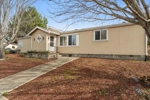 Exterior - 206 Eagle View Dr, Eagle Point, OR 97524 photo 2 of 15