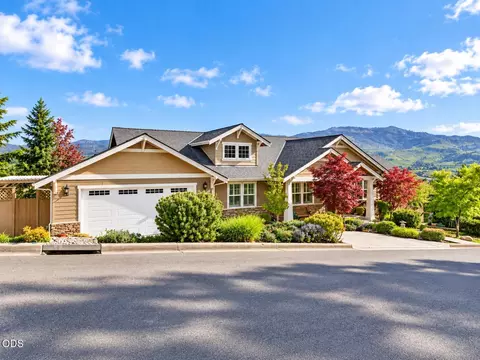 417 Tucker St, Ashland, OR 97520