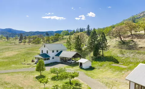 2245 Colestin Rd, Ashland, OR 97520