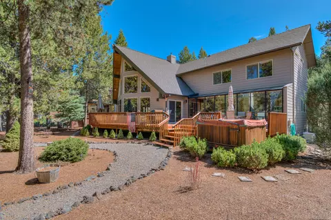 55877 Wood Duck Dr, Bend, OR 97707