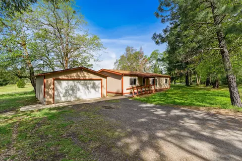 350 Queen Of Bronze Rd, Cave Junction, OR 97523