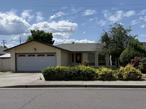 3015 Milhoan Dr, Medford, OR 97504