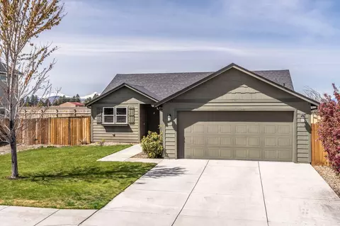 2303 NE 3rd St, Redmond, OR 97756