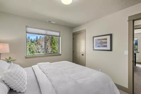 Bedroom - 20177 NW Roper Ln, Bend, OR 97703 photo 4 of 8