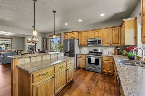Kitchen - 20177 NW Roper Ln, Bend, OR 97703 photo 3 of 5