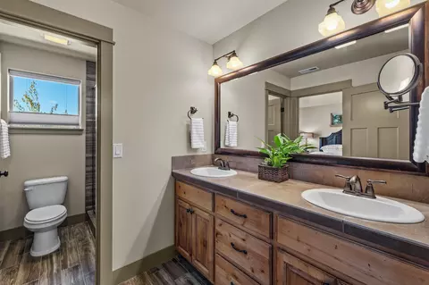 Bath - 20177 NW Roper Ln, Bend, OR 97703 photo 4 of 4