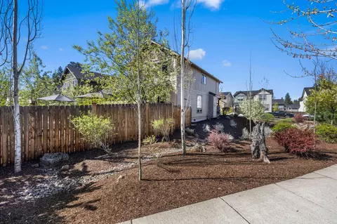 Exterior - 20177 NW Roper Ln, Bend, OR 97703 photo 4 of 17