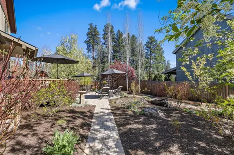 Exterior - 20177 NW Roper Ln, Bend, OR 97703 photo 14 of 17