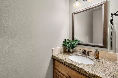 Bath - 20177 NW Roper Ln, Bend, OR 97703 photo 1 of 4
