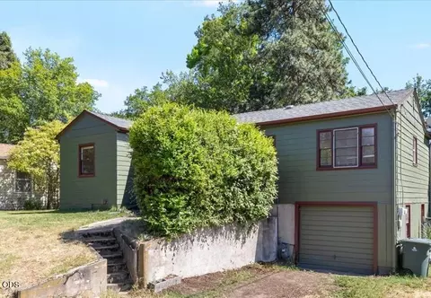 1628 Parker St, Ashland, OR 97520
