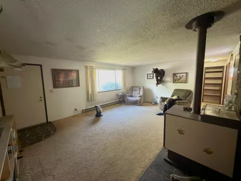 Living - 62928 Florence Dr, Bend, OR 97701 photo 3 of 6