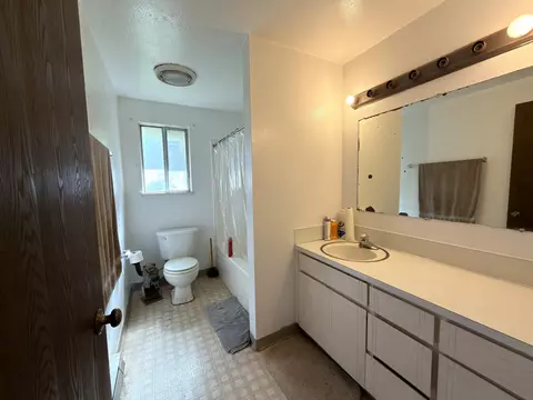 Bath - 62928 Florence Dr, Bend, OR 97701 photo 1 of 3