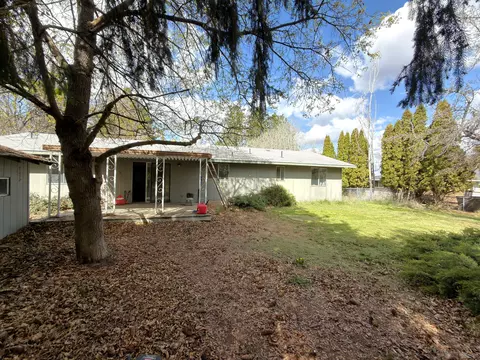 Exterior - 62928 Florence Dr, Bend, OR 97701 photo 6 of 7