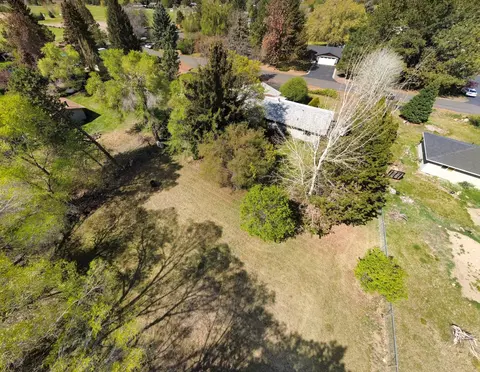 View/Area - 62928 Florence Dr, Bend, OR 97701 photo 5 of 5